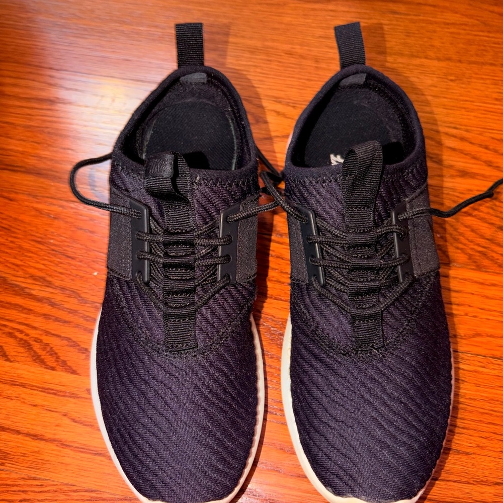 Women’s Black Athletic Nike Shoes